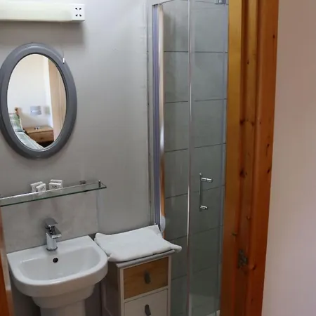 Ferienhaus Beautiful 2-bed In